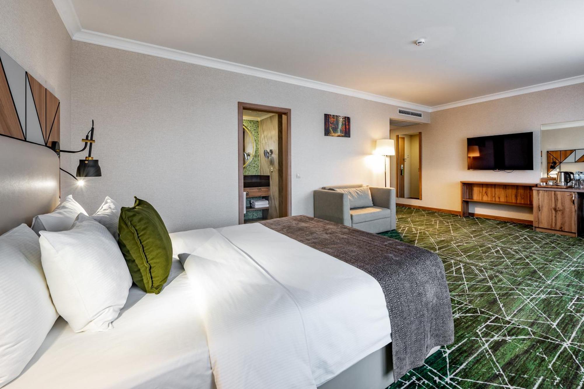 Wyndham Garden Burabay Hotel Bagian luar foto