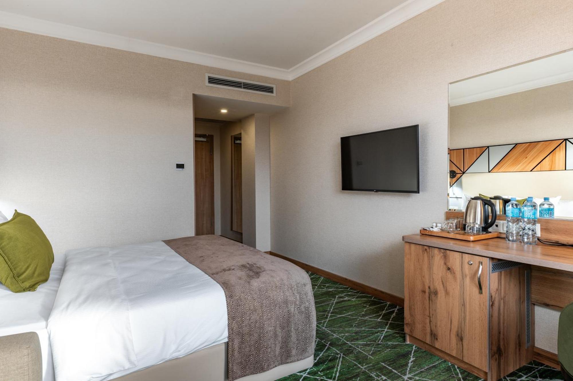 Wyndham Garden Burabay Hotel Bagian luar foto