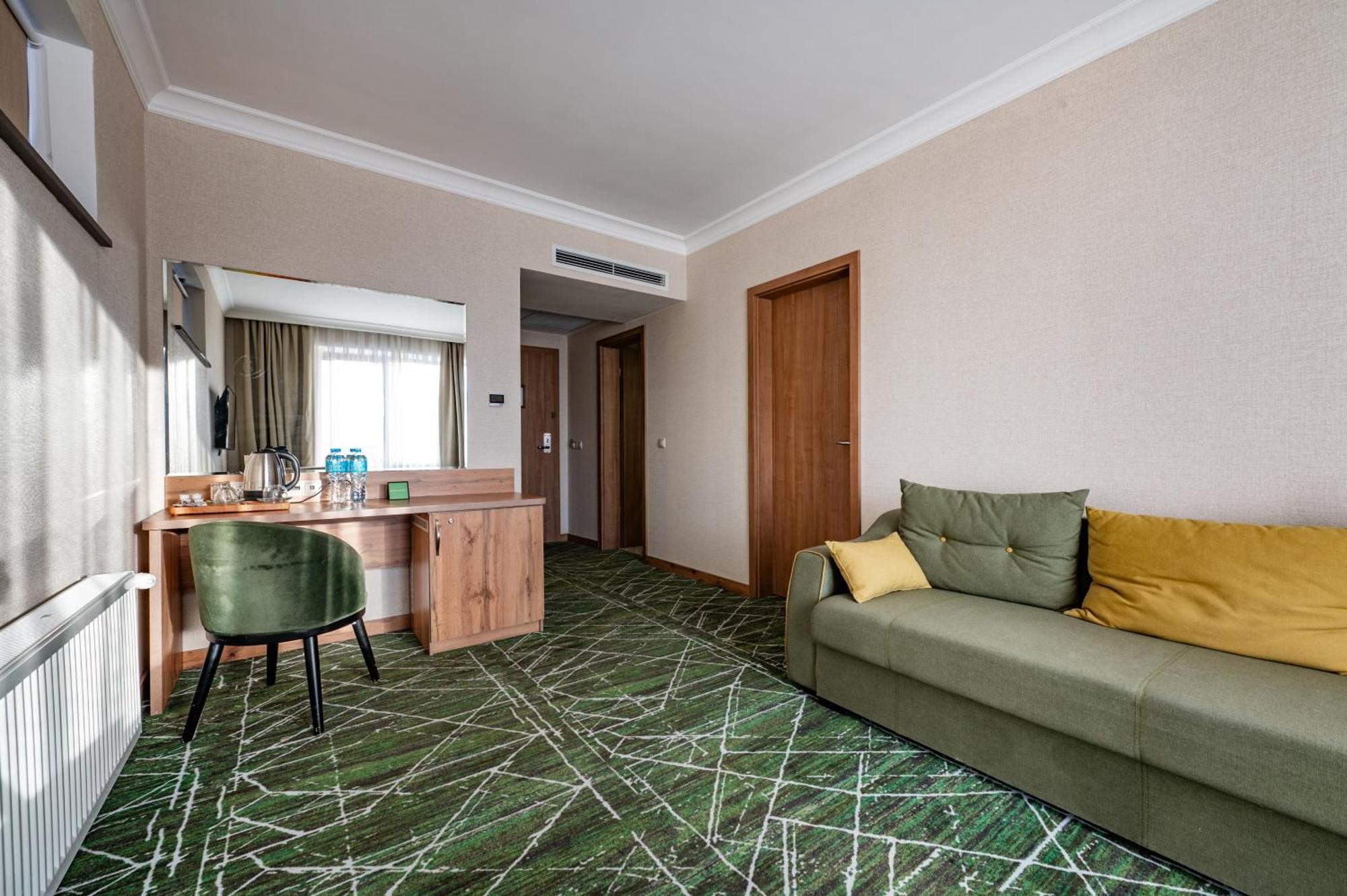 Wyndham Garden Burabay Hotel Bagian luar foto