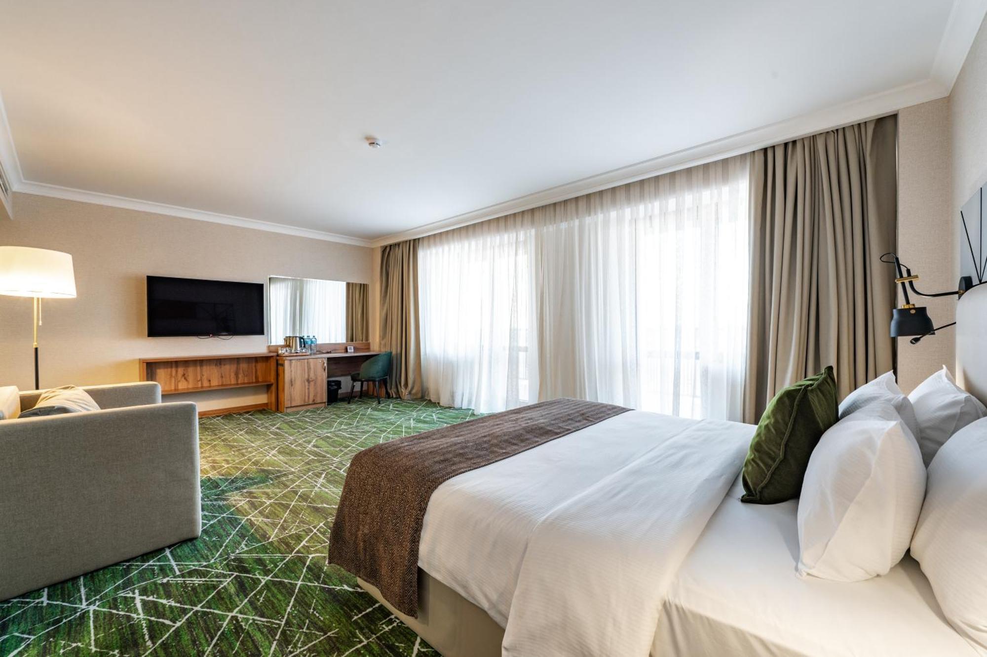 Wyndham Garden Burabay Hotel Bagian luar foto